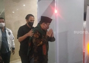 Ustadz Yahya Waloni saat tiba di Bareskrim Mabes Polri.