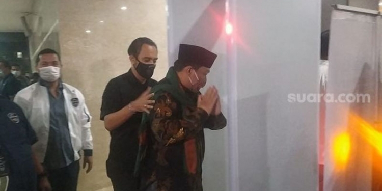Ustadz Yahya Waloni saat tiba di Bareskrim Mabes Polri.