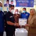 Ketua DWP Partai Nasdem Gorontalo, Hamim Pou, yang juga Bupati Bone Bolango didampingi Wakil Bupati Merlan S. Uloli menyerahkan bantuan tiga unit ventilator kepada Direktur RSUD Toto Kabila, dr Serly Daud. (Foto AKP/Kominfo)