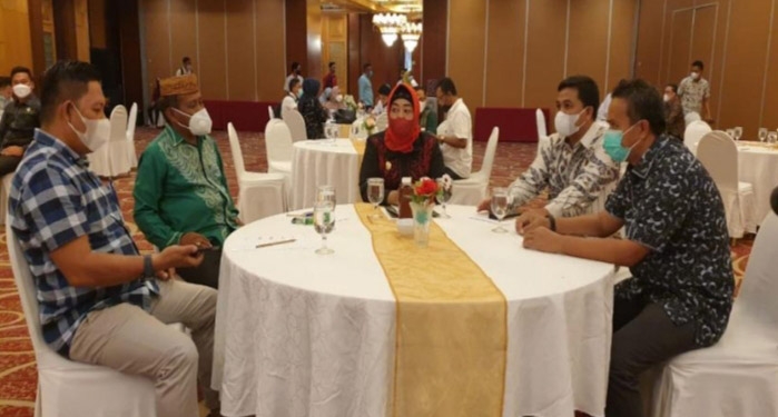 Wakil Bupati Pohuwato, Suharsi Igirisa bersama Direktur Jenderal  Bina Bangda Kementerian Dalam Negeri, Direktur Pembangunan Daerah Kementerian PPN/ Bappenas selaku narasumber, serta Ketua DPRD, Nasir Giasi, yang dilaksanakan di Hotel Swiss belhotel maleosan Manado.(Foto/Istimewa)
