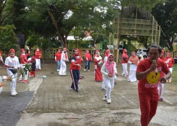Kegiatan olahraga zumba dance yang dilaksanakan oleh DWP Pohuwato, Sabtu (7/8/2021). (Foto: Kominfo Pohuwato)