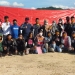 Karang Taruna Mo'owata Desa Bendungan, Kecamatan Mananggu, Kabupaten Boalemo bersama Pemerintah Desa Bendungan sesaat setelah melakukan pengibaran bendera merah putih yang terbuat dari karung, di Puncak Bukit Bulalo Lambu Desa Bendungan. Selasa (17/8/2021). (Foto istimewa)