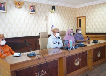 Sekretaris daerah Provinsi Gorontalo Darda Daraba saat memberikan sambutan pada sosialisasi Peraturan Gubernur Nomor 23 Tahun 2021 yang diikuti Organisasi Perangkat Daerah (OPD) secara daring di ruang Huyula kantor Gubernuran Gorontalo, (26/8/2021). (Foto: Nova)