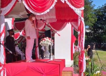 Bupati Bone Bolango Hamim Pou saat menjadi inspektur upacara dalam peringatan HUT Kemerdekaan Republik Indonesia ke 76. (Indra/Gopos)