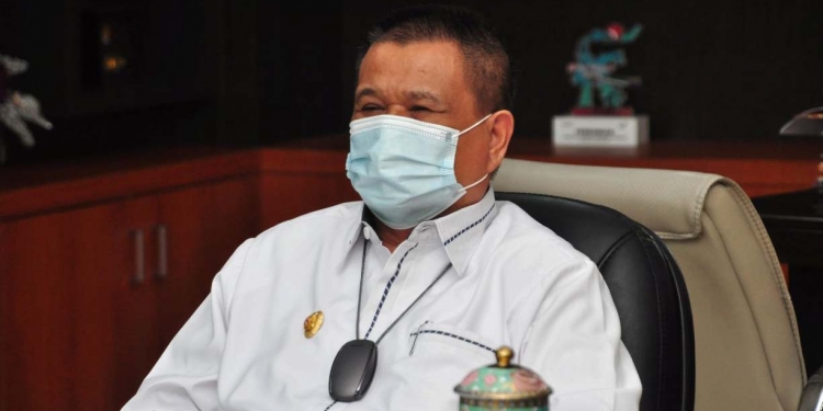 Wagub Gorontalo H. Idris Rahim memaparkan materi pada kegiatan promosi dan diseminasi KIK secara virtual di ruang kerjanya di Gubernuran Gorontalo, Rabu (25/8/2021). (Foto: Haris)
