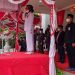 Wakil Bupati Bone Bolango, Merlan S. Uloli saat menjadi Inspektur Upacara pada penurunan Bendera Merah Putih dihalaman Kantor Bupati Bone Bolango. (Foto Indra/Gopos)