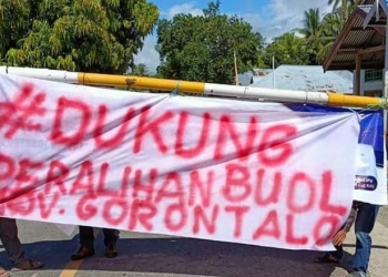 Salah satu spanduk aspirasi warga Buol yang ingin bergabung dengan Provinsi Gorontalo. (Sumber: FB Effendydpatande).