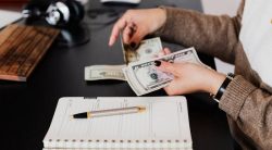 Jangan Salah Pilih Cek Tips Memilih Aplikasi Pinjaman Online Terpercaya Gopos Id<script async src=