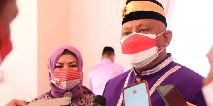 Rusli Habiebie usai menghadiri upacara HUT RI Provinsi Gorontalo. (Foto istimewa)