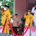 Sekdaprov Gorontalo Darda Daraba saat dipercayakan Gubernur Gorontalo bertindak sebagai inspektur upacara penurunan bendera Merah Putih dalam rangka Hari Ulang Tahun (HUT) ke-76 Republik Indonesia tingkat Provinsi Gorontalo yang dilaksanakan di halaman rumah jabatan Gubernur Gorontalo, Selasa (17/8/2021) sore. (Foto: Haris)