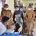 Bupati Pohuwato, Saiful A. Mbuinga, saat menghadiri vakksinasi anak remaja yang digelar di SMA Marisa, Selasa (23/08/21). (Foto: Mahmud/Gopos)