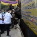 Pelepasan 23.000 Ton jagung ditandai dengan pemecahan kendi oleh Menteri Koordinator Bidang Perekonomian Airlangga Hartarto, bersama Gubernur Gorontalo, Rusli Habibie di Pelabuhan Tilamuta, Kabupaten Gorontalo, Kamis (30/9/2021). Foto : Putra/Gopos.