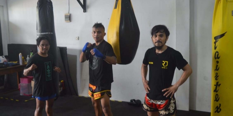 Tiga dari empat atlet yang akan berlaga di PON XX Papua 2021 saat menjalani pemusatan latihan di Monster Punch Training Camp, Kota Gorontalo, Selasa (14/9/2021), (Foto: Putra/Gopos)