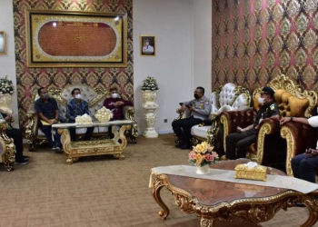 Bupati Pohuwato Saipul A Mbuinga bersama  Kapolres Pohuwato, AKBP. Joko Sulistiono, Kajari Pohuwato, Mas’ud, SH.,MH, Sekda Iskandar Datau dan Kadis Perhubungan, Yunus Mohamad, pada saat memaparkan gambaran pekerjaan bandara pohuwato.