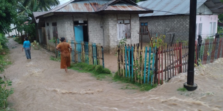 Banjir yang melanda Desa Cendana Putih, Kecamatan Bone, Bone Bolango, Rabu (8/9/2021). (istimewa)