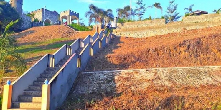 Objek Wisata Benteng Ulantha, yang terus diperbaiki guna meningkatkan kenyamanan bagi para pengunjung. (Foto Istimewa)