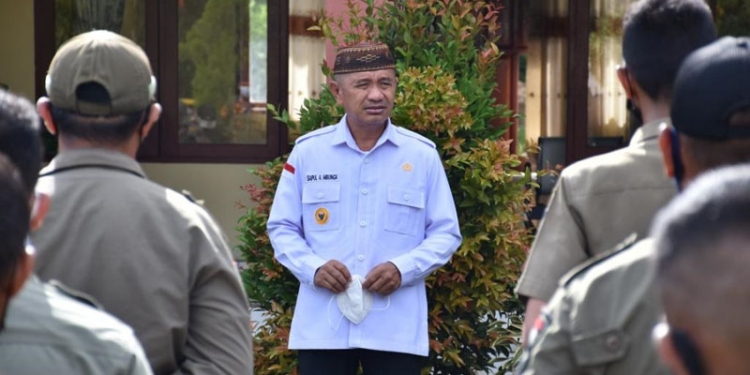 Bupati Pohuwato, Saipul Mbuinga, memberi arahan kepada Satpol PP Pohuwato agar menjadi agen vaksinasi sekaligus melawan hoaks vaksinasi Covid-19.
