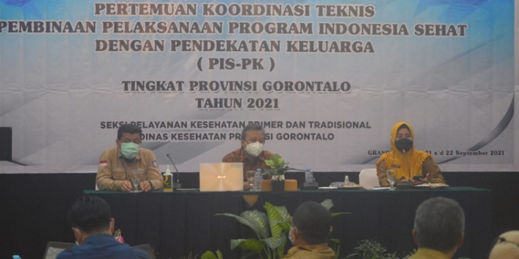 Suasana pelaksanaan kegiatan program pembinaan Indonesia sehat dengan pendekatan keluarga (PIS-PK) di Hotel Grand Q Kota Gorontalo, Selasa (21/9/2021) Foto : Putra/Gopos.