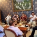 Suasana pertemuan Bupati Bone Bolango, Hamim Pou, bersama Komisi I DPRD Provinsi Gorontalo yang didampingi Diskominfotik Provinsi Gorontalo, di rumah pribadi bupati, Rabu (29/9/21). (Foto: Taufik Asnawi)