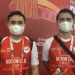 Atlet esport Akbar Paudie (kiri) dan Bayu Habibie (kanan) perwakilan eFootball PES 2021 dari Gorontalo usai membawa pulang perunggu setelah kalah dari Kalimantan Selatan di arena hoki dan kriket Doyo Baru, Jayapura, Jumat (24/9/2021). SuaraSulsel.id
