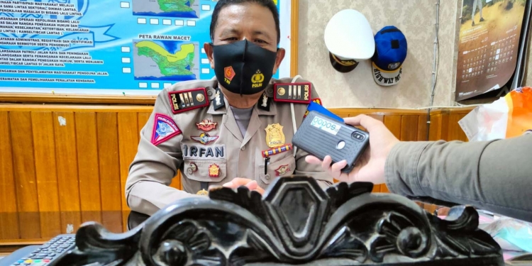 Kasat Lantas Polres Gorontalo, AKP Irfan Kadji ditemui di ruang kerjanya, Senin (20/9/2021). (Foto: Putra/Gopos)
