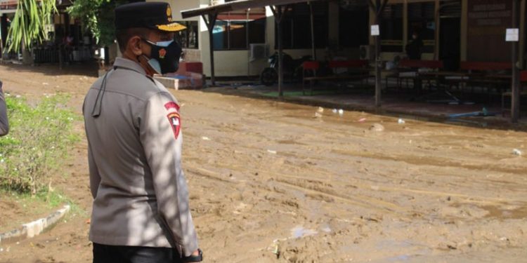 Kapolda Gorontalo, Irjen Pol Akhmad Wiyagus meninjau kondisi Mapolres Gorontalo, Kamis (23/9/2021). (Humas Polda Gorontalo)