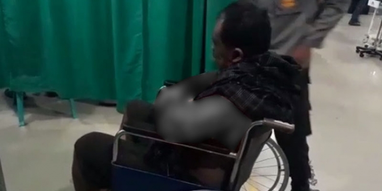 Korban kebakaran kapal Julvinda saat dibawa ke RS Bunda Kota Gorontalo
