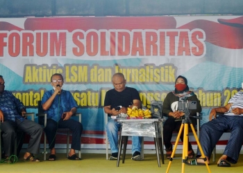 Pelaksanaan diskusi Forum Solidaritas Aktivis LSM dan Jurnalistik, di kediaman Ishak Liputo Jl. Thayeb M Gobel, Kelurahan Bulotadaa, Kecamatan Sipatana, Kota Gorontalo, Sabtu (4/9/2021). (Foto: Putra/Gopos)
