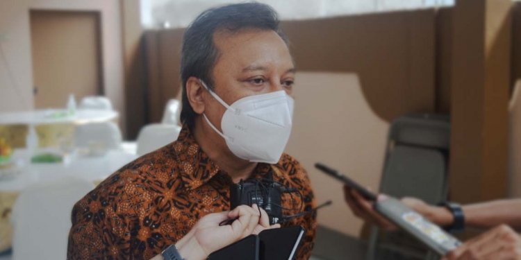 Badan Penelitian dan Pengembangan Kesehatan Kementrian Kesehatan RI (Litbangkes Kemenkes) Koordinator KS Perencanaan dan Manajemen Penelitian, Nirmala Ahmad Ma’ruf diwawancarai saat gebyar vaksinasi di Kejaksaan Tinggi Gorontalo, Selasa (21/9/2021) (Foto: Putra/Gopos)