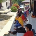 Sejumlah massa pendukung Kepala Desa Pilobuhuta saat berada di pengadilan Negerinegeri Limboto, Jumat (3/9/2021) (Foto: Putra/Gopos)