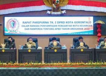 Rapat Paripurna DPRD Kota Gorontalo terkait penyerahan naskah Ranperda APBD 2022.