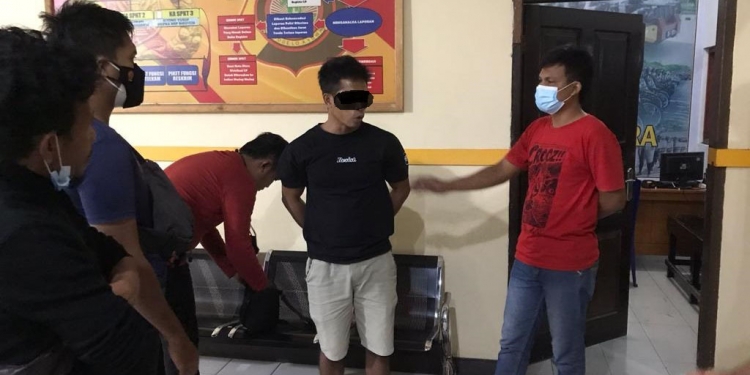 Tim Resmob Polda Gorontalo bersama Tim Polsek Toili, Sulawesi Tengah membekuk AB yang diduga melakukan penggelapan uang Rp35 juta.(Dok. Polda Gorontalo)