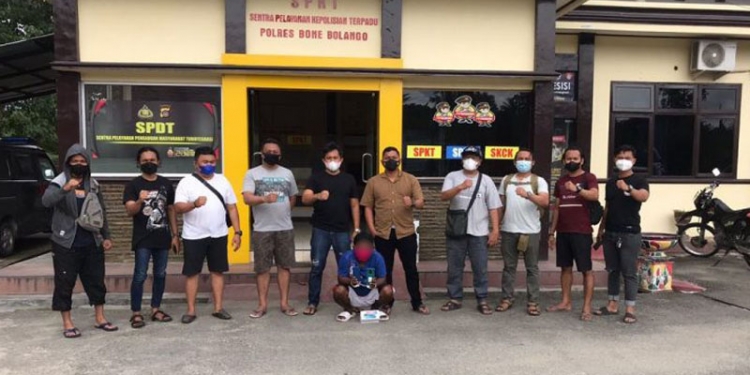 AB alias Agus (32) pelaku pencurian handphone saat diamankan pihak Kepolisian. Istimewa
