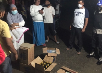 Penyitaan minuman keras (miras) aneka jenis yang dilakukan petugas Polres Gorontalo Kota dalam pelaksanaan operasi pekat. (istimewa)