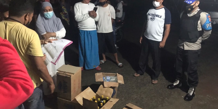 Penyitaan minuman keras (miras) aneka jenis yang dilakukan petugas Polres Gorontalo Kota dalam pelaksanaan operasi pekat. (istimewa)