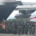 Personel Yonif 715/Matoliato saat tiba di Bandara Djalaluddin setelah menjalankan tugas pengamanan perbatasan di Papua. (putra/gopos)