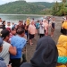 Proses evakuasi salah satu koraban yang hanyut saat menyebrang sungai di Desa Kasia, Kecamatan Sumalata, Kabupaten Gorontalo, Kamis (30/09/21). (Foto istimewa)