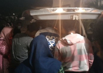 Keluar pasien Devi Habi membawa jenazah Devi Habi dari rumah sakit Bumi Panua Pohuwato menuju ke kediaman keluarga. (mahmud/gopos)