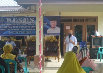 Wakil Ketua DPRD Provinsi Gorontalo, Sofyan Puhi, menyerap aspirasi masyarakat dalam kegiatan reses di Kecamatan Limboto Barat, Kabupaten Gorontalo, Rabu (1/9/2021).