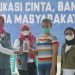 Melisa Ismail (30) warga asal Kelurahan Limba B, Kecamatan Kota Selatan, Kota Gorontalo yang beruntung mendapatkan doorprize utama pada gelaran vaksinasi di Lapangan Taruna Remaja, Kota Gorontalo, Sabtu (25/9/2021). (Foto: Putra/Gopos)