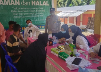 Pelaksanaan vaksinasi yang dilakukan pihak Polres Gorontalo, Foto : (Putra/Gopos)