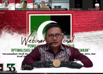 Wali Kota Gorontalo, Marten Taha, saat menjadi pembicara pada Webinar Nasional Pemulihan Ekonomi Gorontalo yang diselenggarakan MD KAHMI Kota Gorontalo. (tangkapan layar)