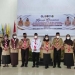 Ka Kwarda Gorontalo Idah Syahidah (enam dari kanan) berfoto bersama dengan kepala Sekolah yang sekaligus Ka Mabigus Gerakan Pramuka Gorontalo pada kegiatan pembukaan kursus porientasi untuk Ka Mabigus, Selasa (28/9/2021). (Foto: Rival)