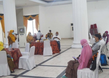 Pelaksanaan sosialisasi vaksinasi terhadap lansia, oleh Dinkes Provinsi Gorontalo, di Gedung Bele Li Mbu'i Jl. Sultan Hassanudin, Kecamatan Hulonthalangi, Kota Gorontalo, Senin (13/9/2021). (Foto: Putra Gopos)