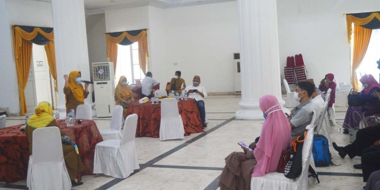 Pelaksanaan sosialisasi vaksinasi terhadap lansia, oleh Dinkes Provinsi Gorontalo, di Gedung Bele Li Mbu'i Jl. Sultan Hassanudin, Kecamatan Hulonthalangi, Kota Gorontalo, Senin (13/9/2021). (Foto: Putra Gopos)