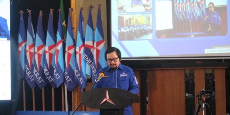 ERWIN - Calon Tunggal Ketua DPD Partai Demokrat Provinsi Gorontalo, Erwinsyah Ismail saat menjelaskan visi dan misi di Hotel Grand Q Kota Gorontalo. Foto (Ari/Gopos