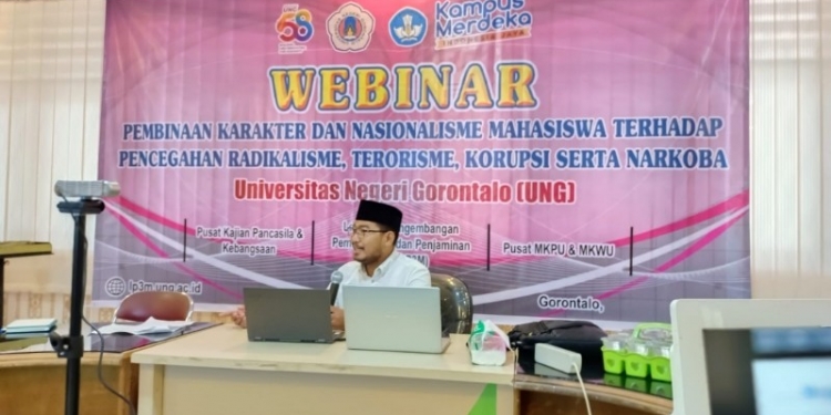 Dr. H. Adnan, M.Ag saat memberikan materi webinar. Foto Istimewa