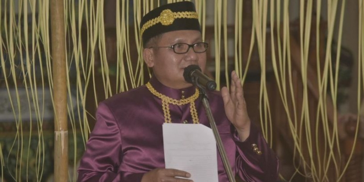 Wali Kota Gorontalo, Marten Taha saatmenghadiri peringatan Maulid Nabi Muhammad SAW 1443 H di Masjid Baiturrahim Kota Gorontalo. Foto (Diskominfo Kota Gorontalo