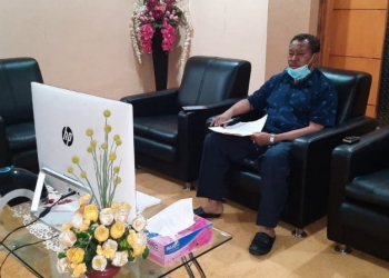 Ketua DPRD Provinsi Gorontalo, Paris Jusuf saat mengikuti rapat Forkopimda. Foto istimewa