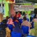 Anggota DPRD Provinsi Gorontalo, Adnan Entengo saat melakukan sosialisasi Perda kepada masyarakat. Foto istimewa